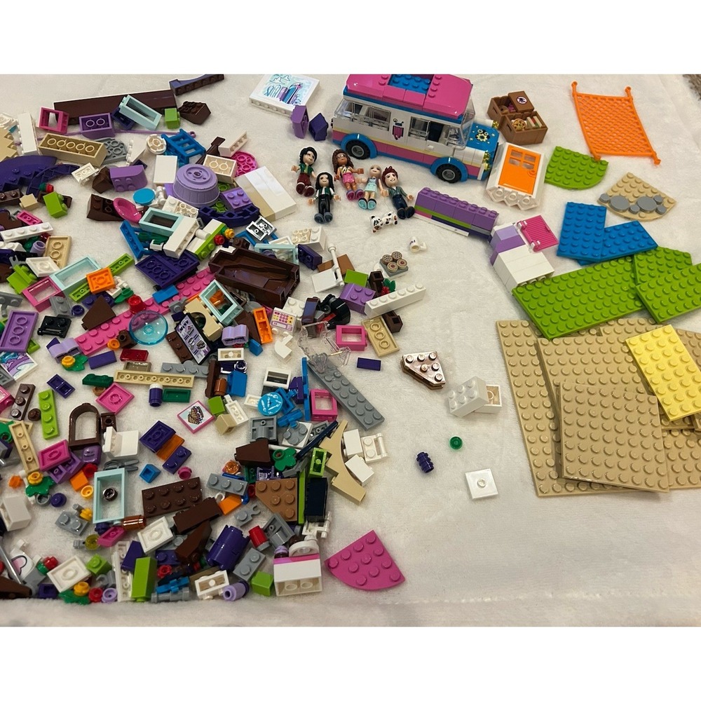 Huge Lot of Lego Friends & Misc Pieces w/ 5 Figures and Accessories